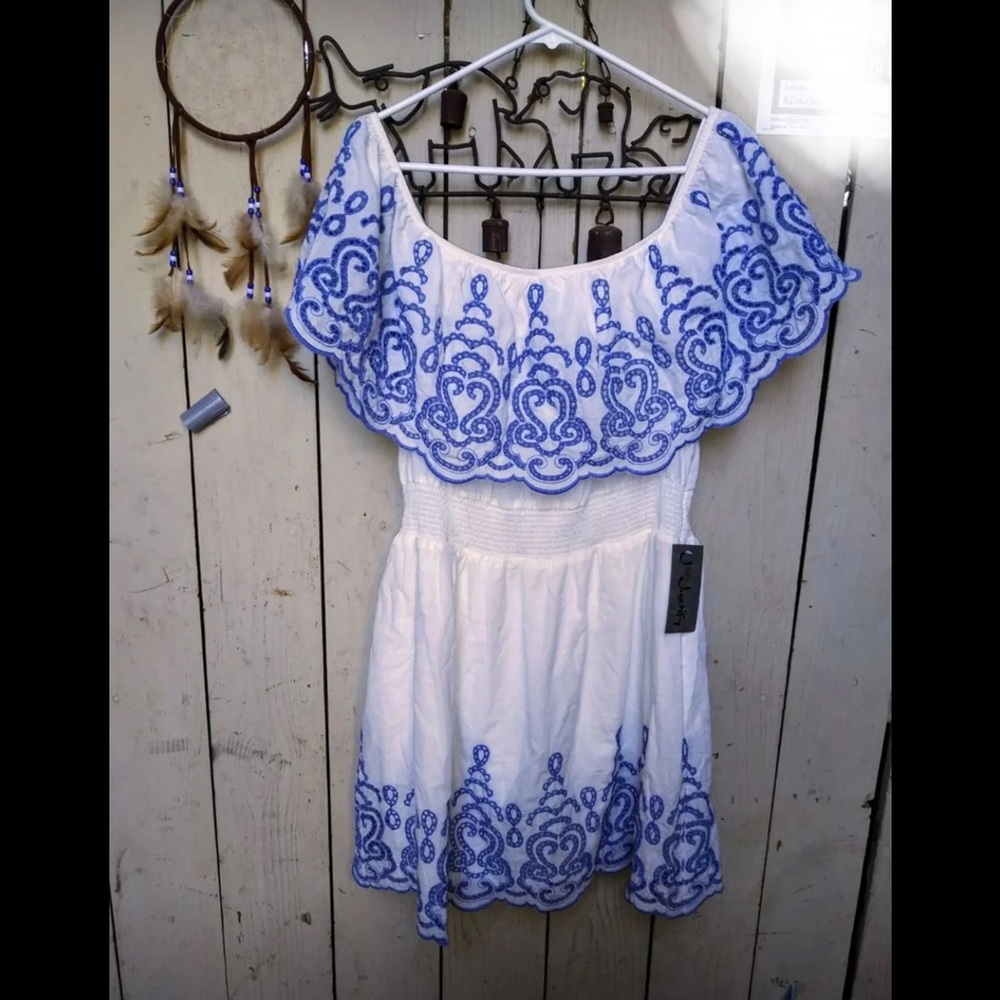 Fashion Nova White Embroidered Blouse